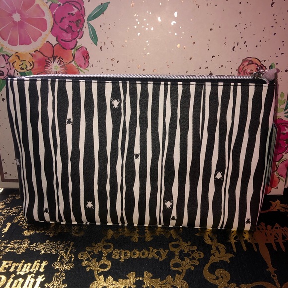 Beetlejuice makeup cosmetic bag. - Picture 6 of 8